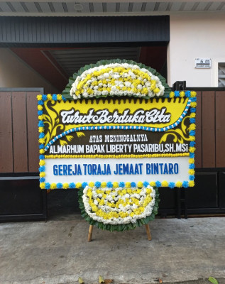 Papan Bunga Duka di Tode Kisar